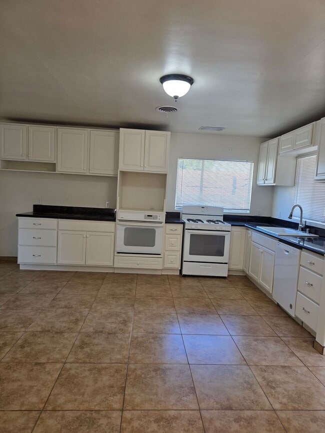 Photo - 230- 3988p -6210 & 6212 Wright Ave. - AS Unit 6212