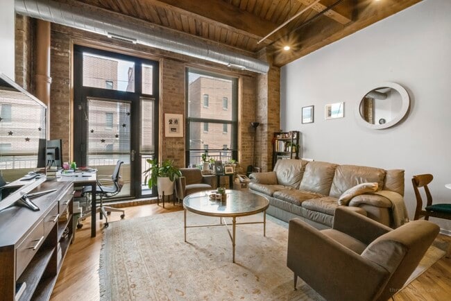 Photo - 1040 W Adams St Unit 255