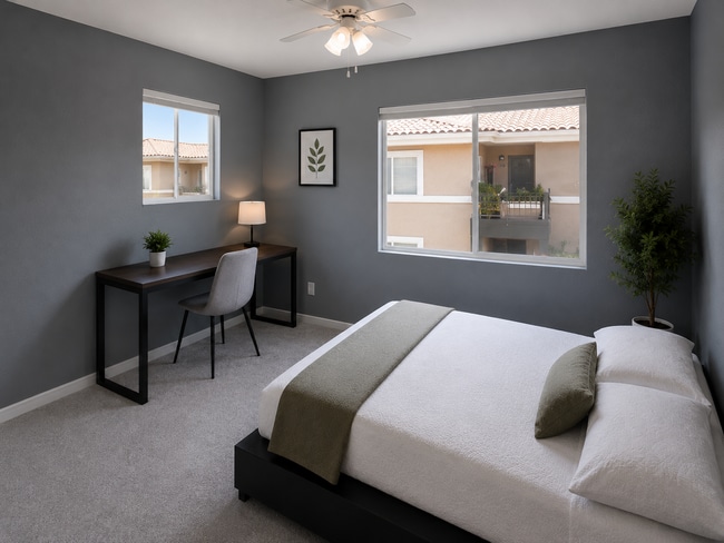 Private bedroom - 7565 Charmant Dr Unit 602