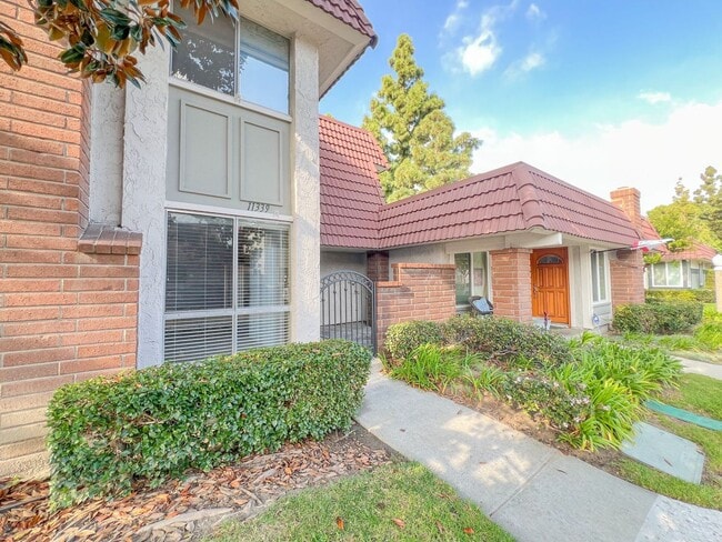 Photo - Cypress 2 Bed Townhome - 2 Car Garage - Gorgeous - Amenities Galore!!!!!