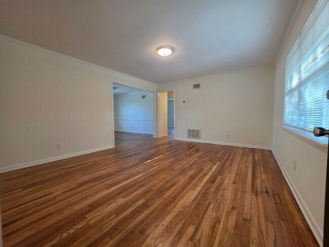 Photo - Bull St Unidad 3