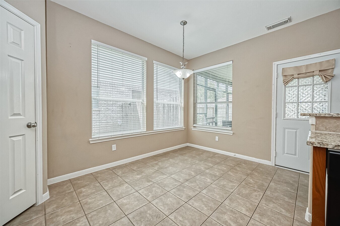 Photo - 2218 Falcon Knoll Ln
