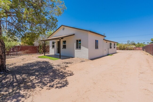 Photo - 327 E Lester St