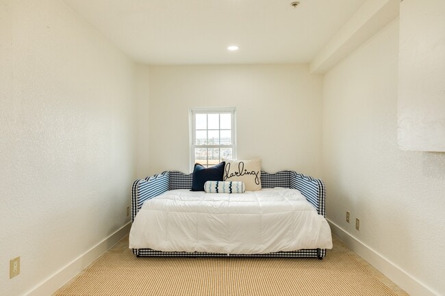 Building Photo - 411 Sailfish Unit 101