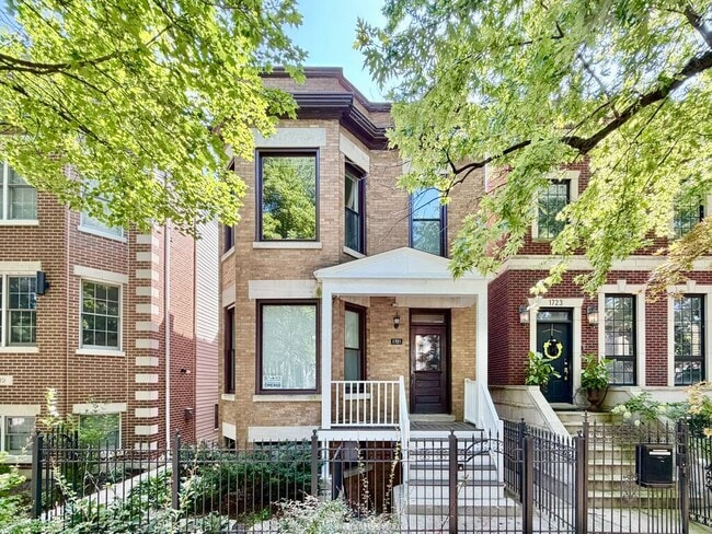 Building Photo - 1721 W Nelson St Unit CH