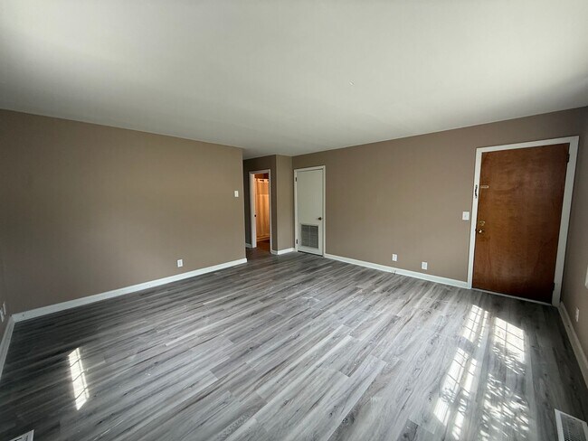 Photo - Updated One Level Apt - Kingsport, TN