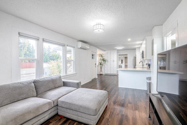 Photo - 117 Mosman Ave SW