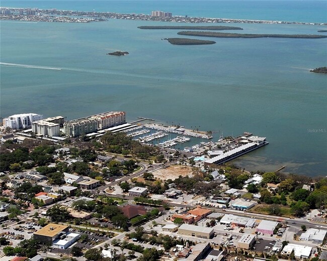 Building Photo - 634 Edgewater Dr Unit 242