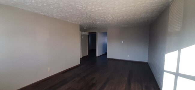 Photo - ROYAL OAKS APARTMENTS