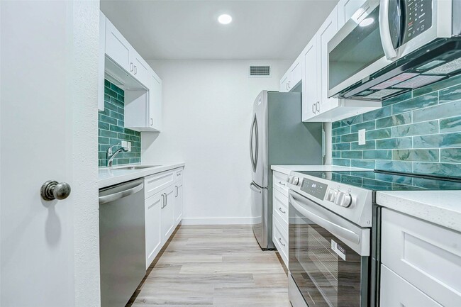 Building Photo - 7555 Katy Fwy Unit 55 Rental
