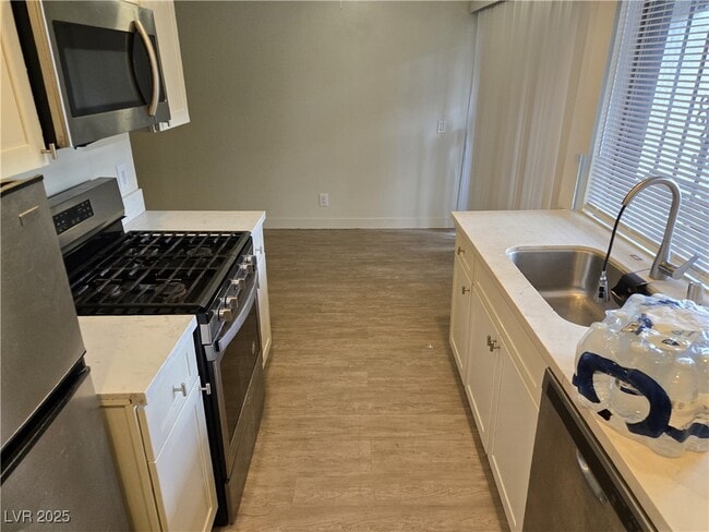 Building Photo - 1405 E Vegas Valley Dr Unit 355