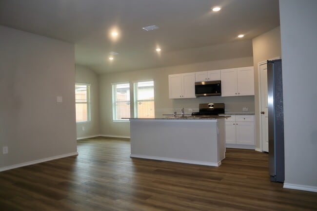 Photo - 5552 Rollins Dr