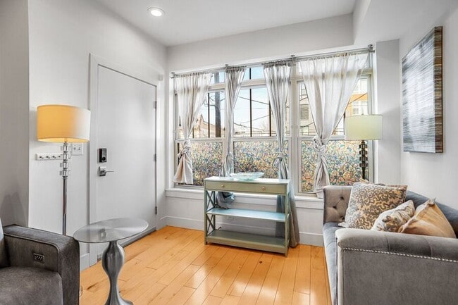 Photo - 816 Kennedy St NW