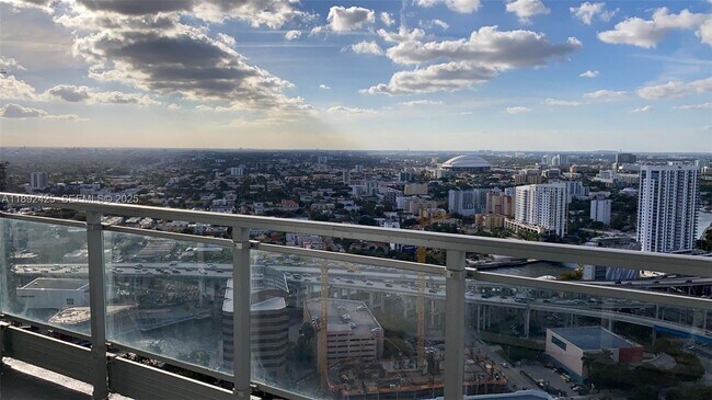 Photo - 90 SW 3rd St Unidad 3907