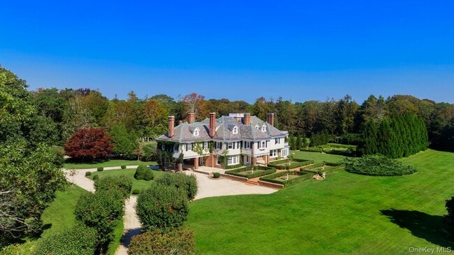 Photo - 94 Quogue St