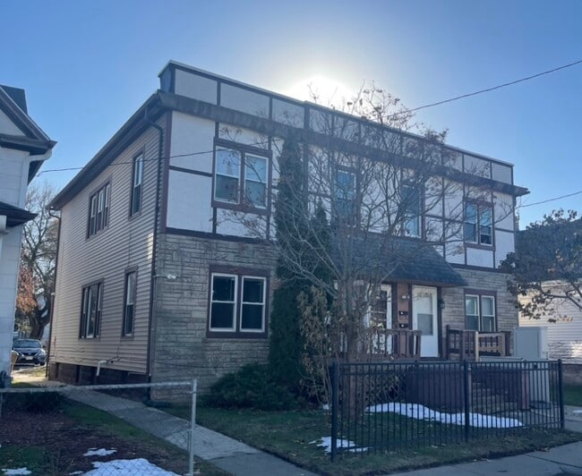 Building Photo - 1917 61st St Unit 1