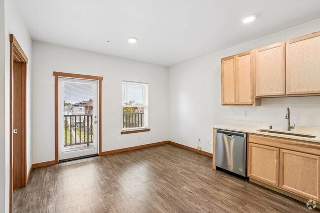 3BR, 1BA - 745SF - Living Room