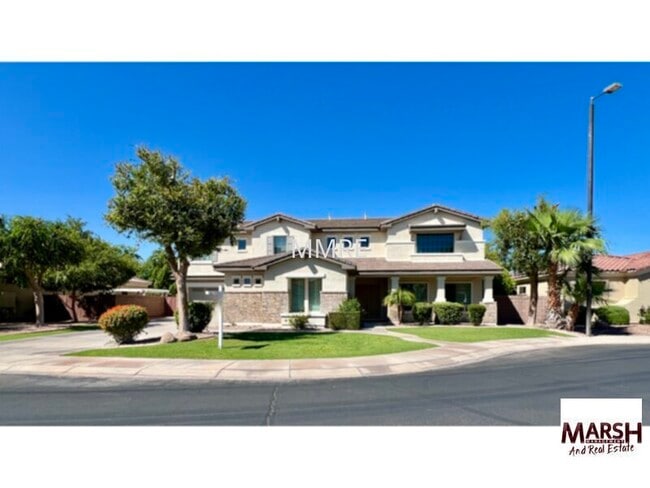 Exceptional 5 bedroom home with fenced poo... - Exceptional 5 bedroom home with fenced poo...