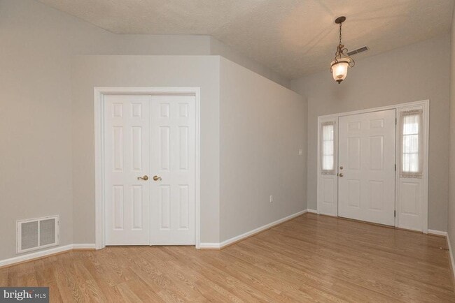 Photo - 106 Butterscotch Ct