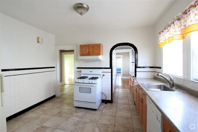 Building Photo - 23 Bonner Ave Unit 1 Rental