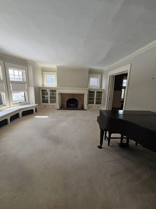 Photo - 2245-2247 N Lake Dr. (Duplex) Unidad 2245 - Lower