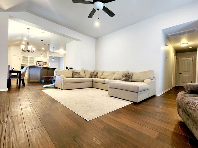 Photo - 18600 Luna Dr