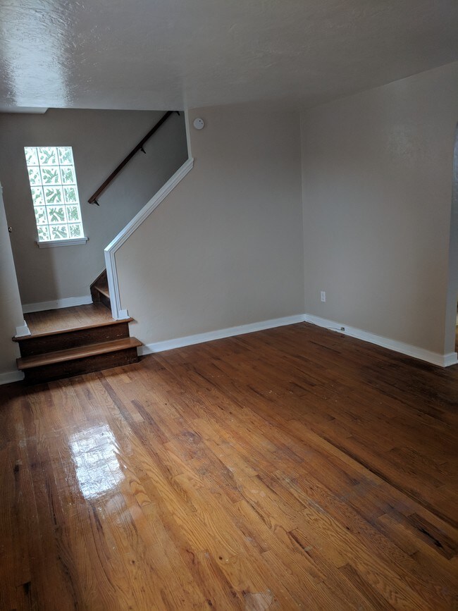 livingroom - 112 Bellanca Ave