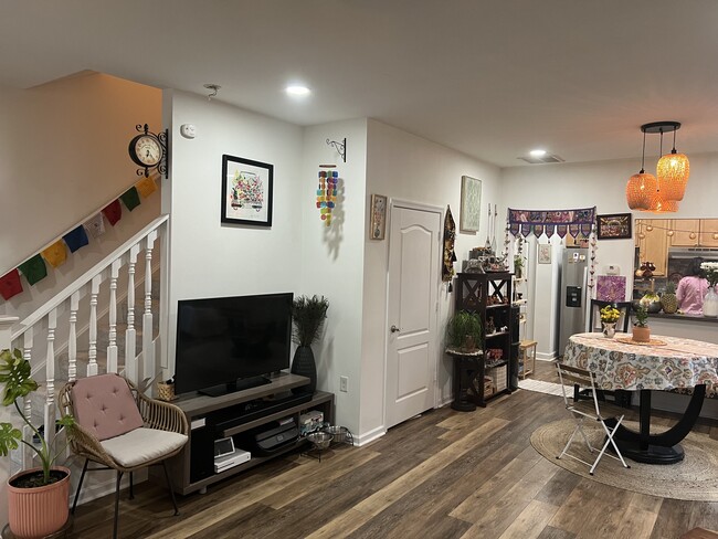 Photo - 1439 Hambledon Loop