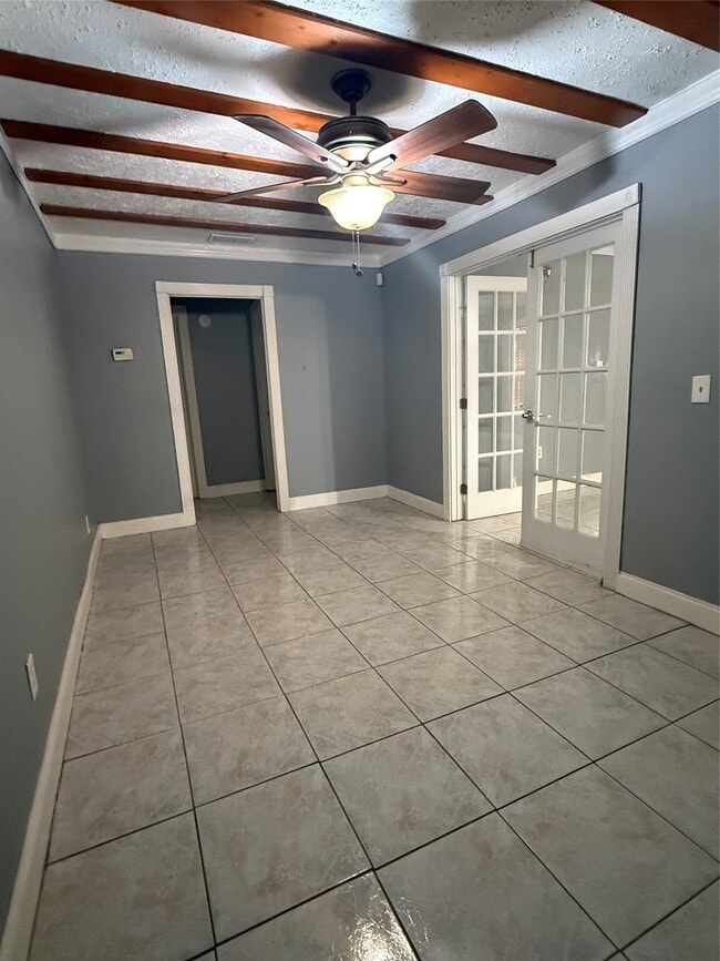 Photo - 917 Leonard St