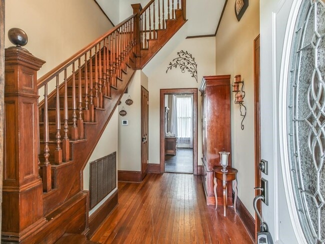 Photo - 509 E Luhn St