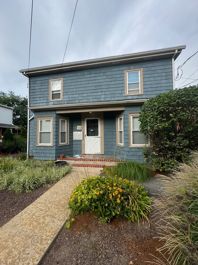 Photo - 213 Beacon St Unidad 4