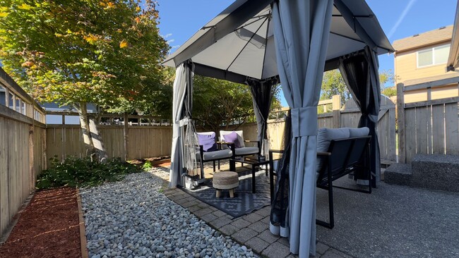 Photo - Outdoor Oasis 3 Bedroom Home in Horizon Pointe - Available Jan 1st