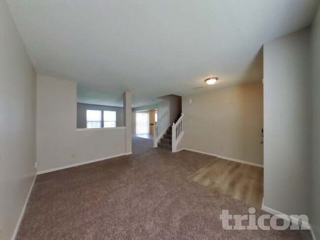 Photo - 712 Holly Rose Way