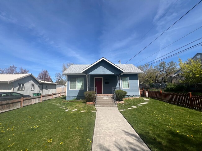 3 Bedroom, 2 Bathroom Home - Located near ... - 3 Bedroom, 2 Bathroom Home - Located near ...