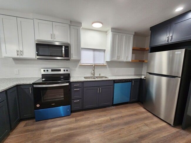 Photo - MODERN DECORATED HOUSE | 4 BEDROOM | 2 BATH | COVERED PATIO | CASITA WITH KITCHEN, BATH & LAUNDRY