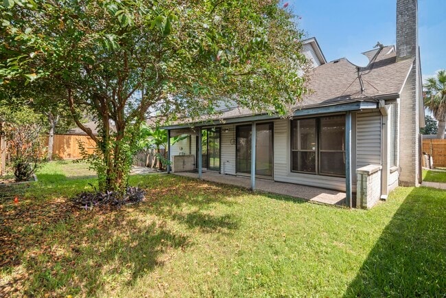 Building Photo - 3218 Freshmeadows Dr