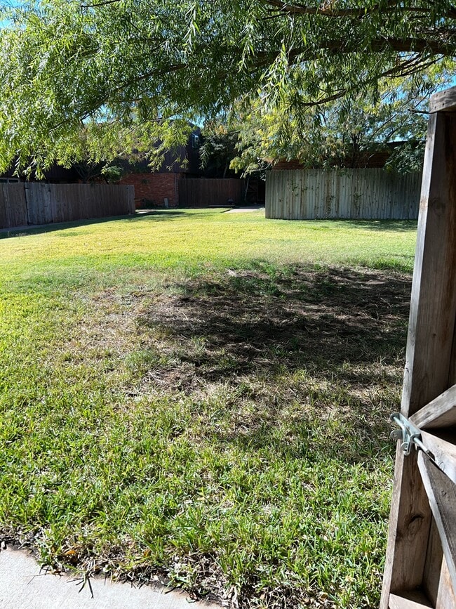 Photo - 3000 W Illinois Ave