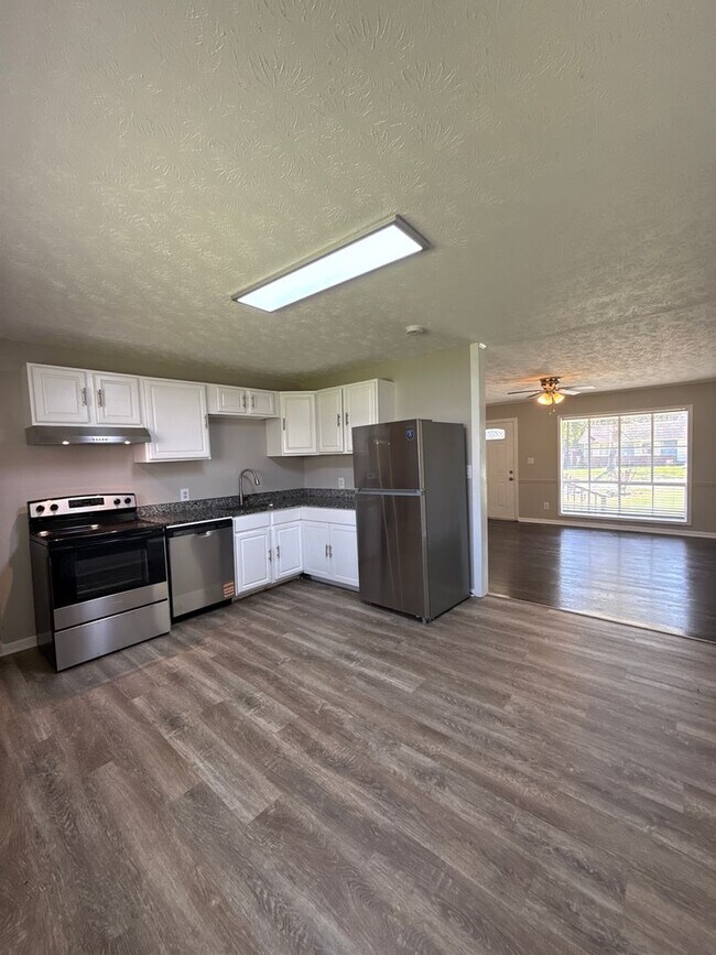 Photo - 3 Bed 2 Bath in Jonesboro!