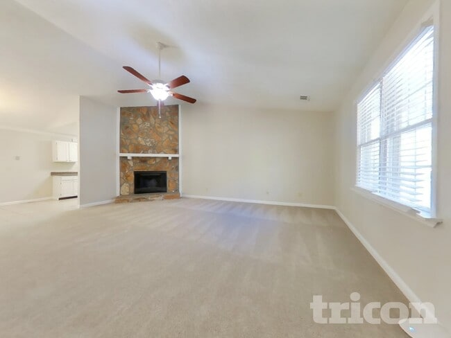 Photo - 3406 Owens Pass NW