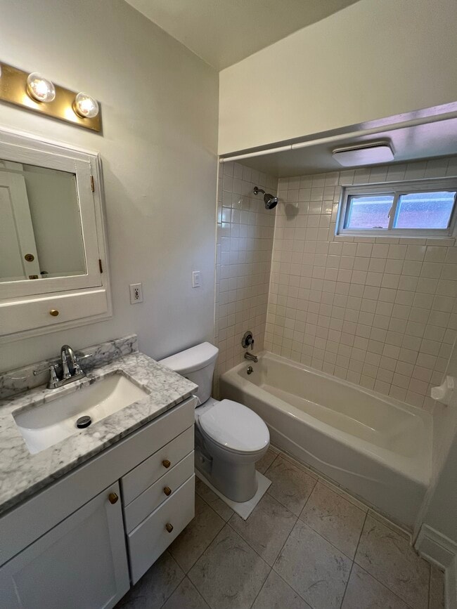 Bathroom - 3935 Burwood Ave Unit 2