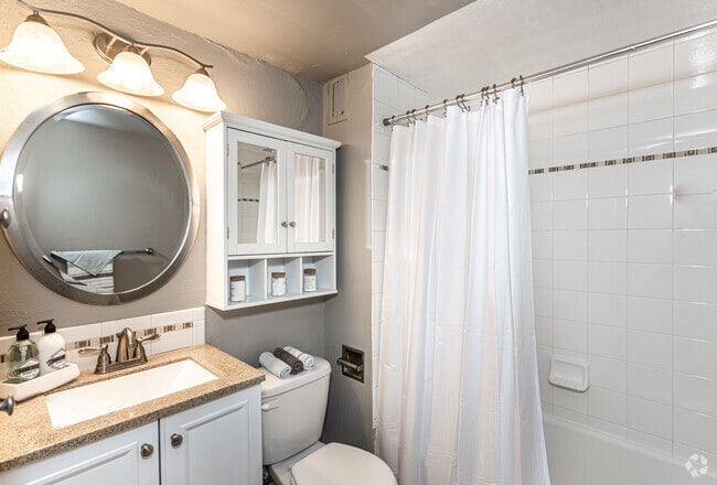 2BR, 1BA - 850 SF - The Stones