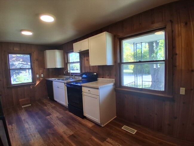 Photo - 108 N Webster St