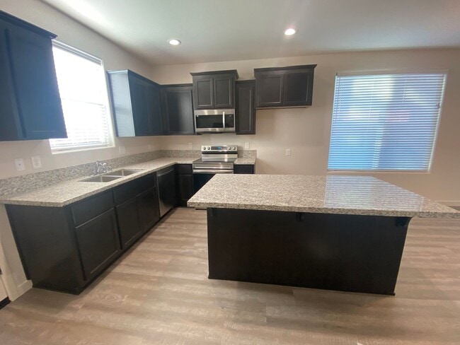 Newer Construction 4 Bedroom 2.5 Bath Home... - Newer Construction 4 Bedroom 2.5 Bath Home...