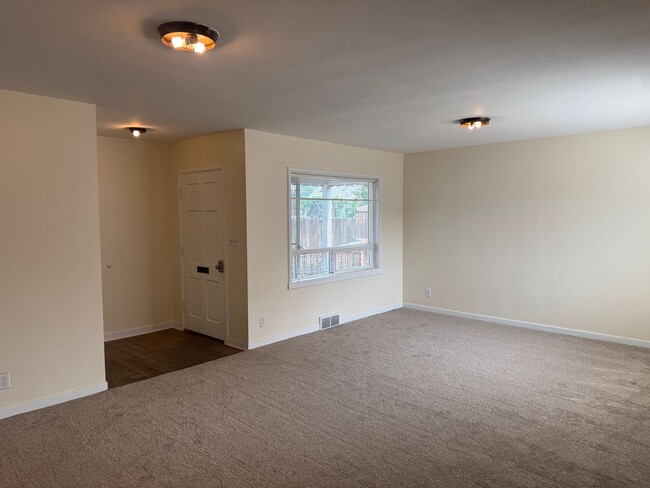 Photo - 702 E 7th Ave