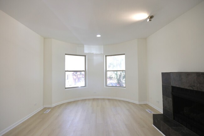 Photo - 1223 E 52nd St