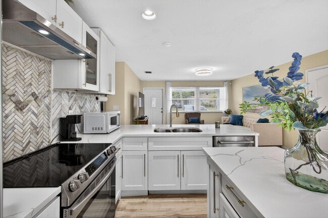Photo - 140 W 31st St