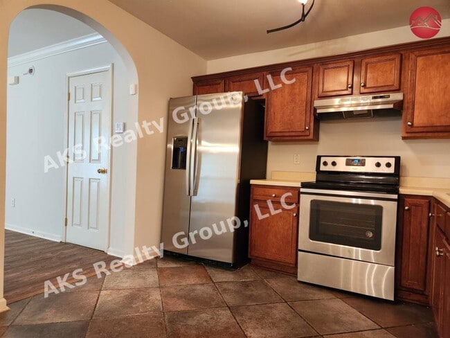 Photo - 1090 Thompson Rd