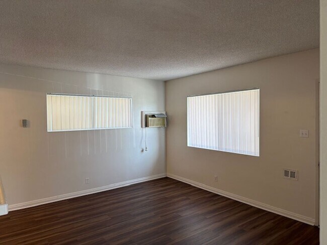251 E 49th St Unit 251B