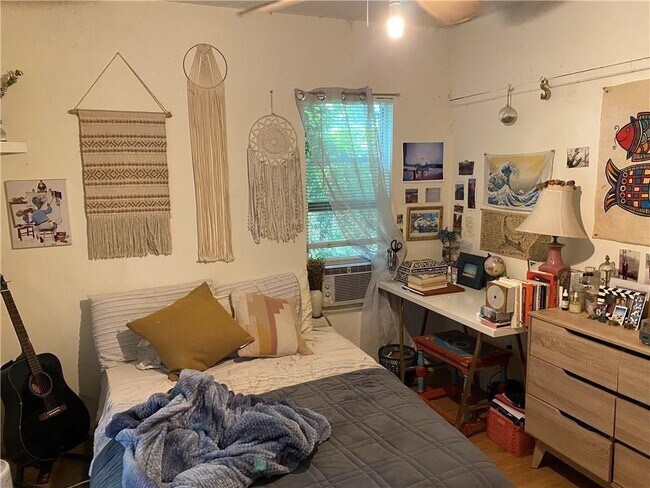 Photo - 2409 E 9th St