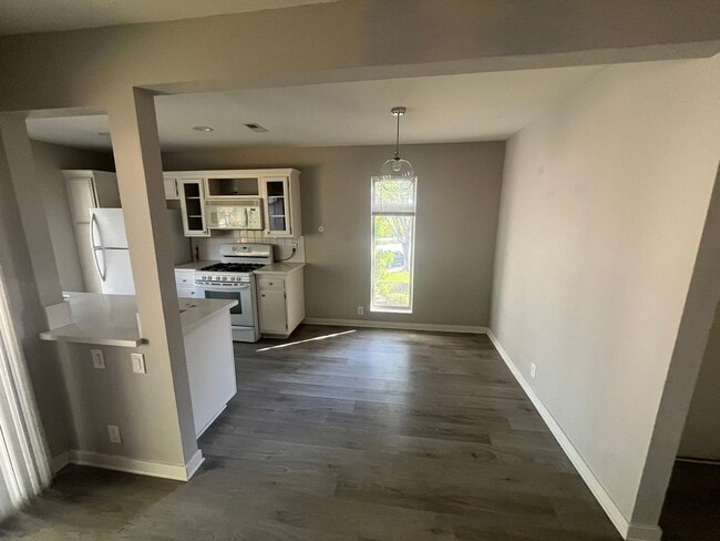Photo - Spacious 2 Bed / 1 Bath Upstairs Condo in San Carlos – Utilities Included!